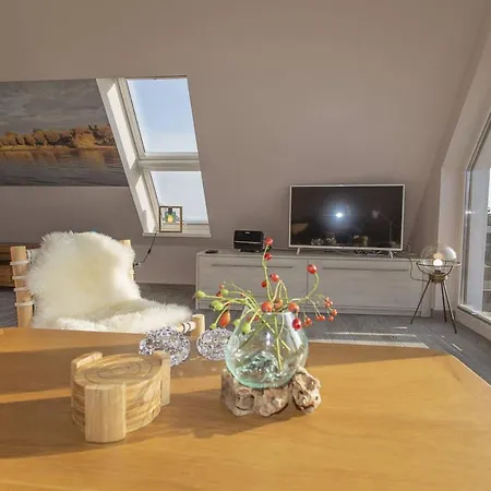 Utkiek, Meerblick Mit Balkon